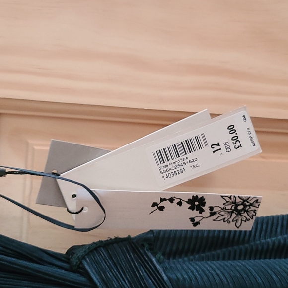 Dress - Picture 2 of 3